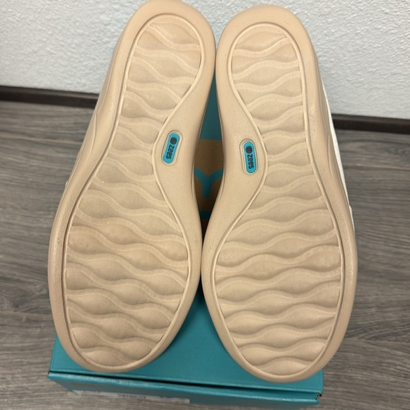 Bzees Women's Paige Washable Round Toe Slip Ons In Sugar Cream Shim - Picture 3 of 7